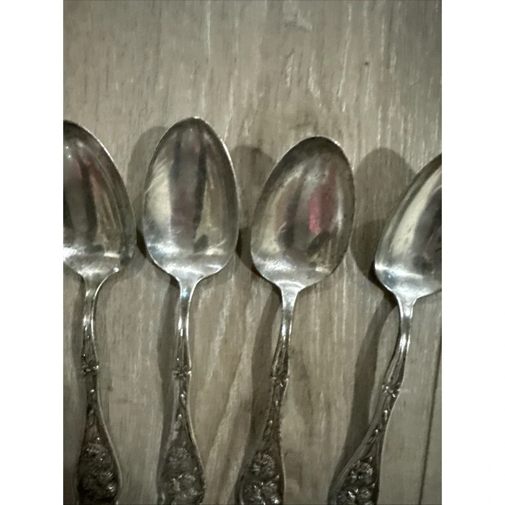 Vintage Set of 4 Carnation Silverplate 1908 by‎ Oneida Serving Tablespoon Spoons